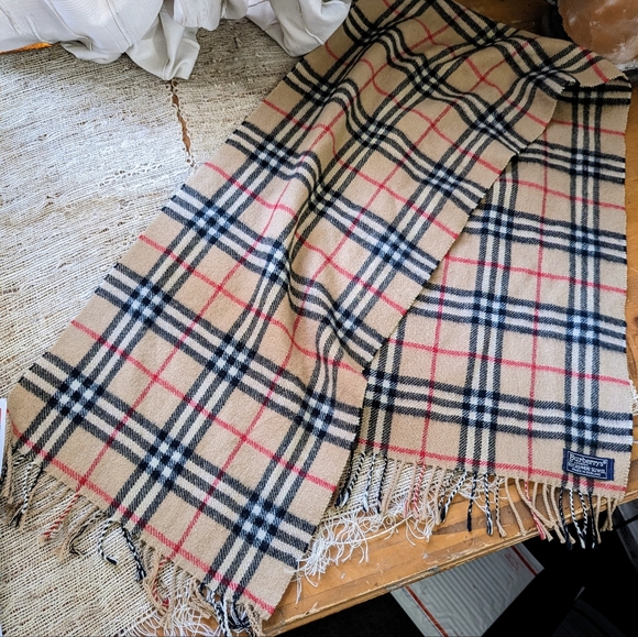Burberry Accessories Burberry Mens Classic Cashmerewool Scarf